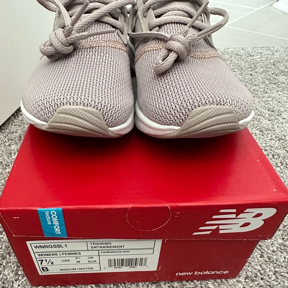 Women’s New Balance Training Shoes - Size 7.5 - Picture 4 of 6
